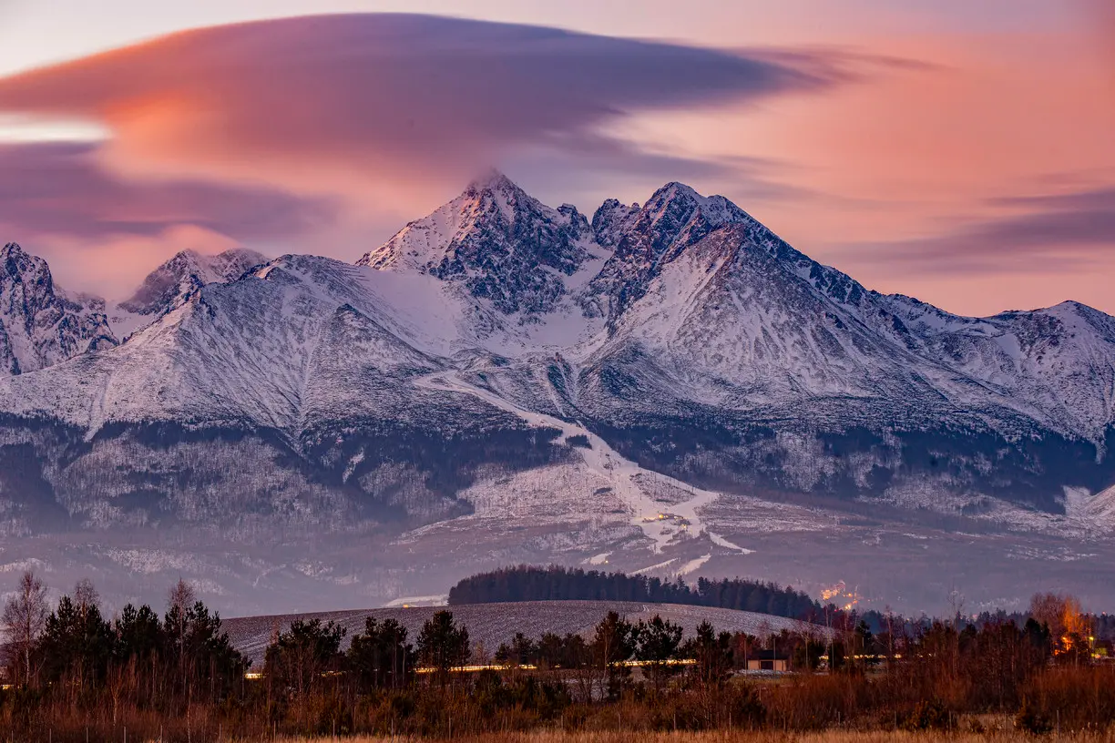 Výhľad na Vysoké Tatry z blízkosti Penziónu Alma v Poprade